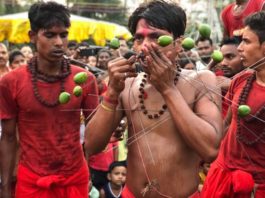 1000 ஆண்டுகளாக நடந்துவரும் இரும்பினால் காதுகுத்திக்கொள்ளும் பண்டிகை - கொரோனவை காரணம் காட்டி நடப்பதற்கு தடைவிதித்தது அரசு