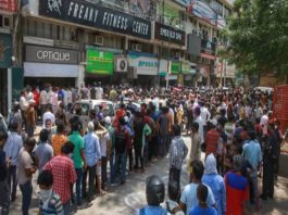 டெல்லியில் மதுபானக்கடைகள்