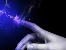 மாட்டை காப்பாற்ற சென்ற பெண் மீது மின்சாரம் பாய்ந்தது