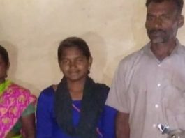 பழங்குடி இன மாணவி